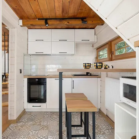 Spacious Family House With Parking And 5 Bedrooms By Renters Tatil Evi *