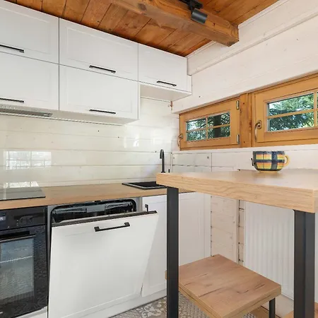 Spacious Family House With Parking And 5 Bedrooms By Renters
