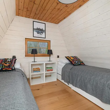 Spacious Family House With Parking And 5 Bedrooms By Renters Tatil Evi